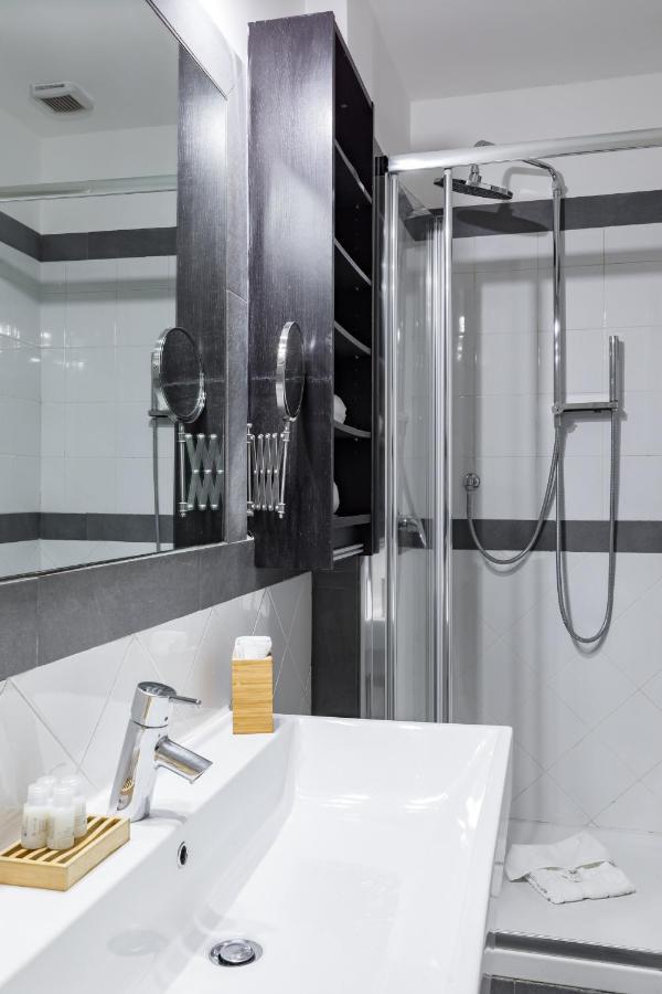 Trevi Fountain Modern Loft Apartment *