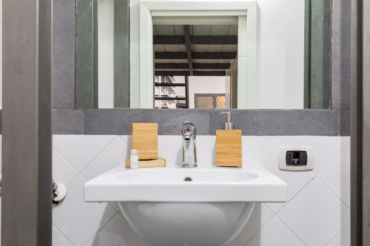 Trevi Fountain Modern Loft
