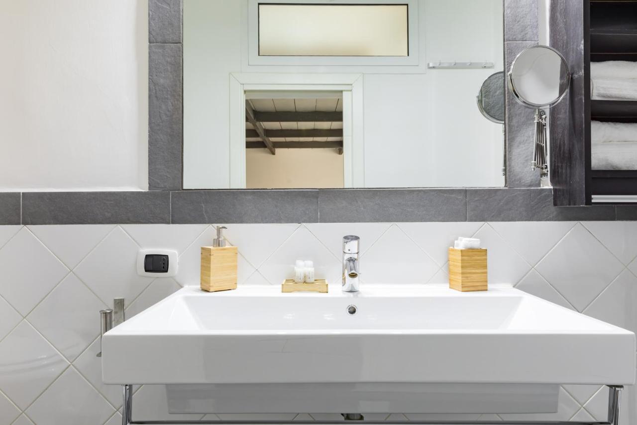 Trevi Fountain Modern Loft *