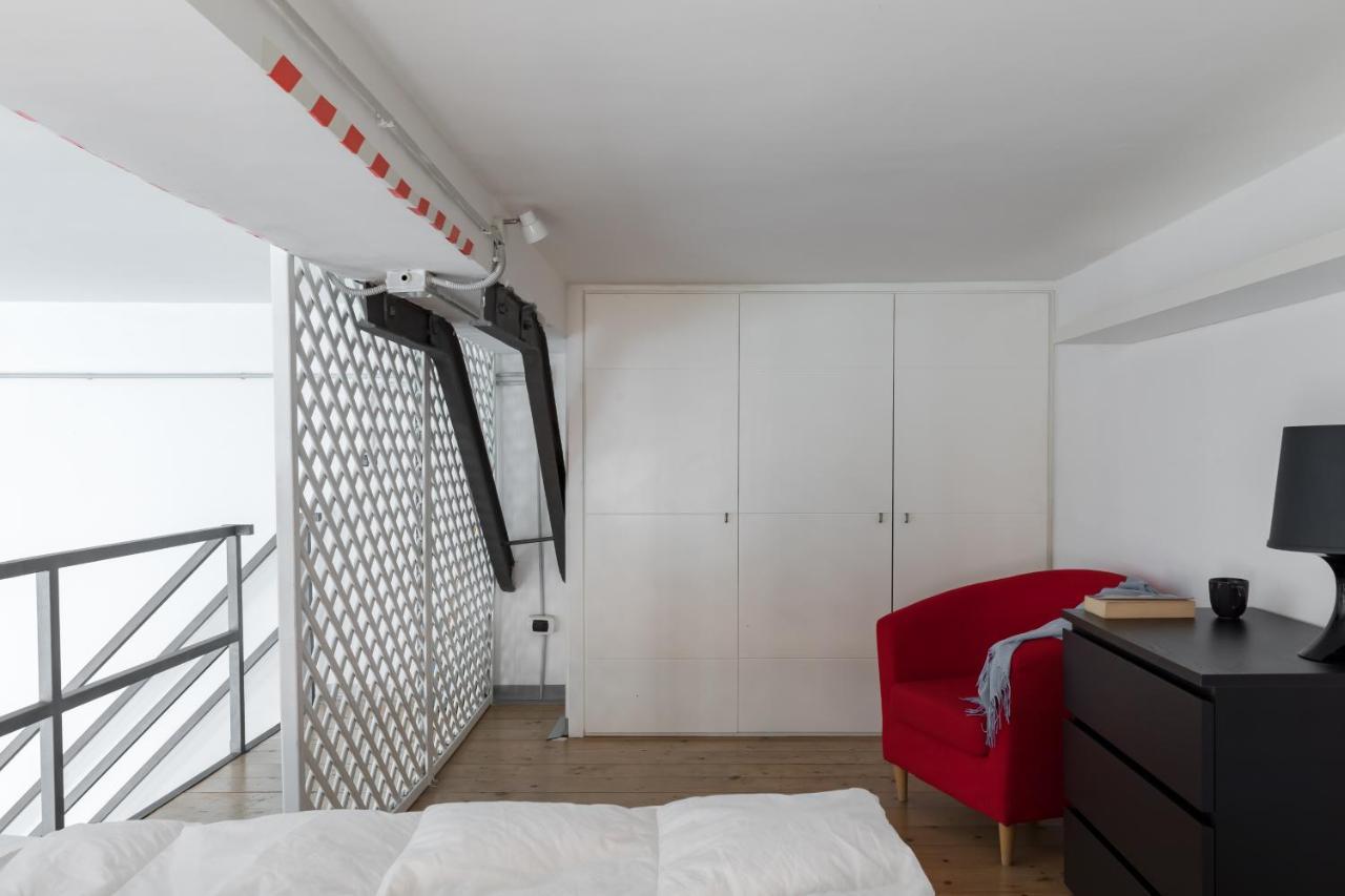 Trevi Fountain Modern Loft