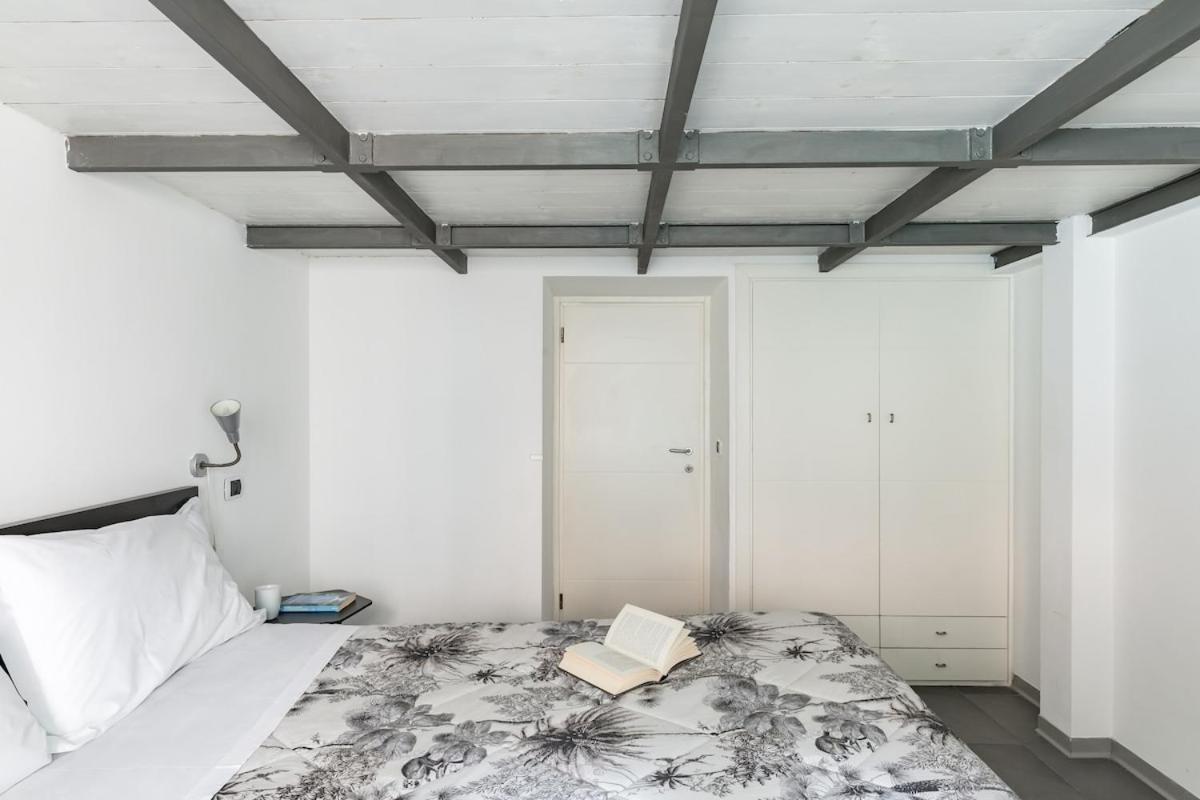 Trevi Fountain Modern Loft
