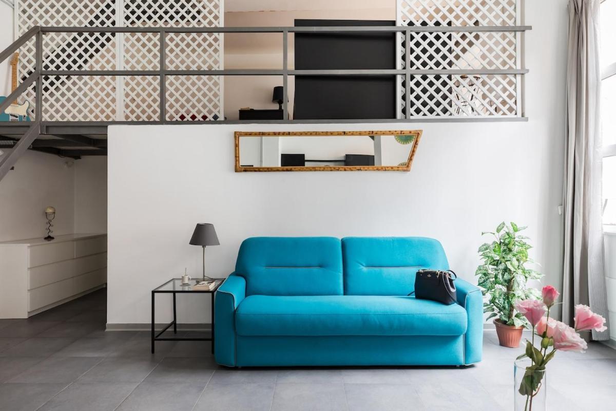 Trevi Fountain Modern Loft Rom
