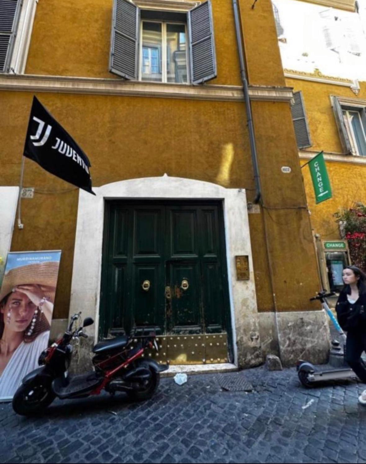 Trevi Fountain Modern Loft Apartment *